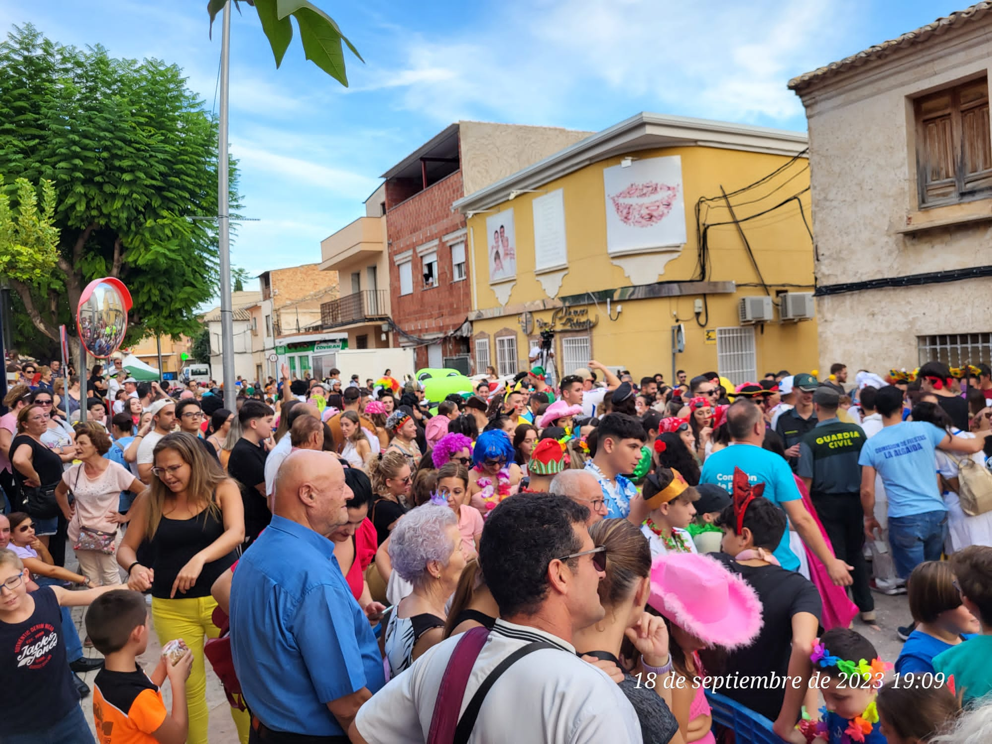 Archena Las Gachasmigas Populares Y La Carrera De Cintas En Bicicleta