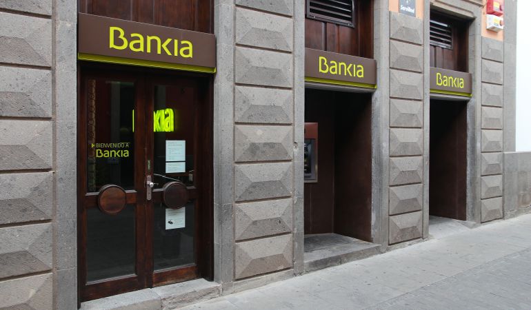 Bankia y los sindicatos pactan un máximo de 2.000 salidas por la fusión ...