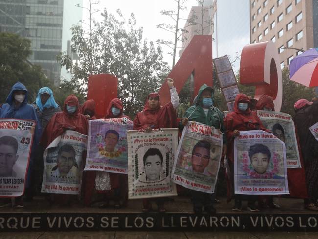 Los padres de los 43 estudiantes desaparecidos en Ayotzinapa se ...